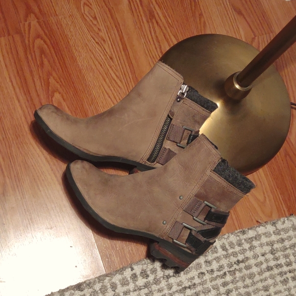 Sorel Ankle Boots - Picture 2 of 6